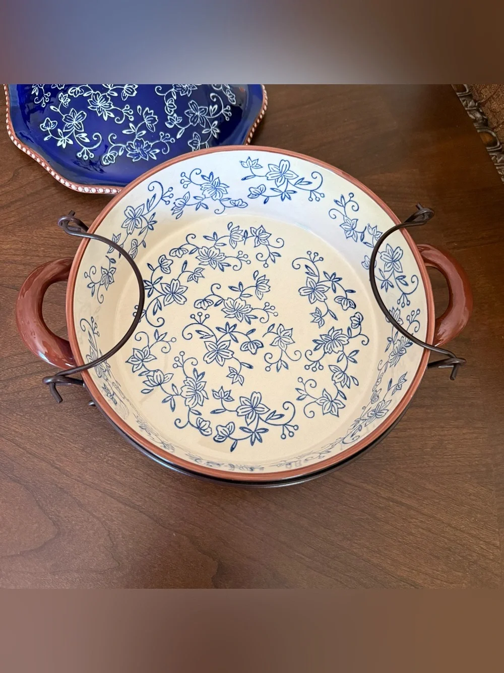 Temp-tations by Tara Floral Lace Blue 2 Quart Round Baking Dish with Lid & Rack